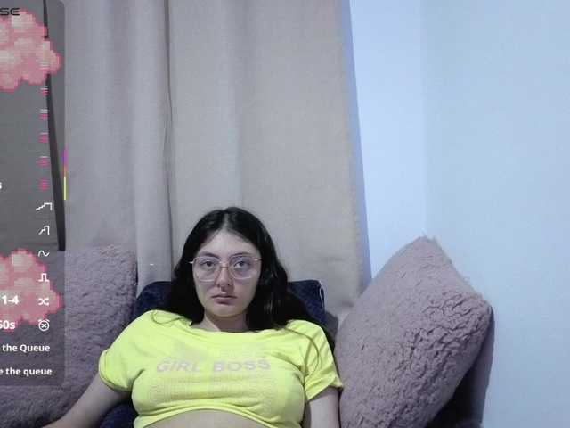 Lesliee22 live cam on BongaCams