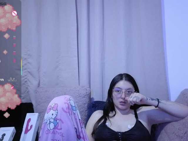 Lesliee22 live cam on BongaCams