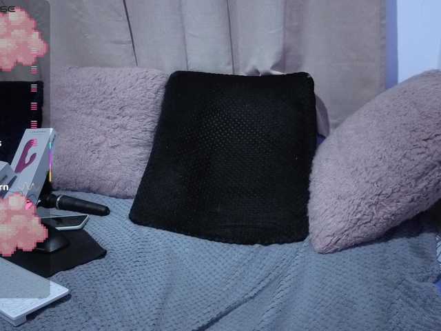 Lesliee22 live cam on BongaCams