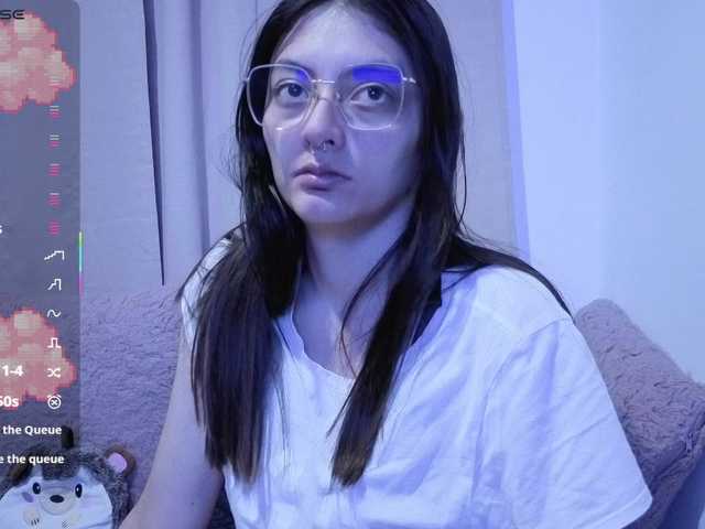 Lesliee22 live cam on BongaCams