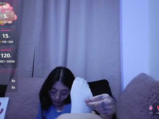 Lesliee22 live cam on BongaCams