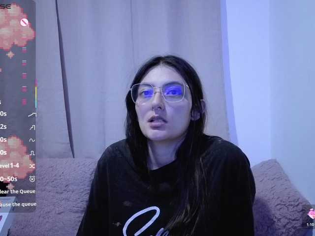 Lesliee22 live cam on BongaCams