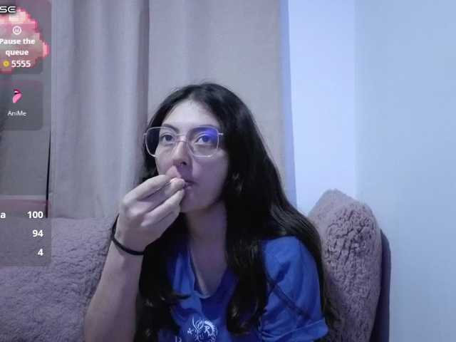 Lesliee22 live cam on BongaCams