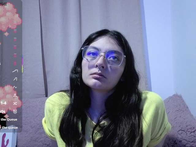 Lesliee22 live cam on BongaCams
