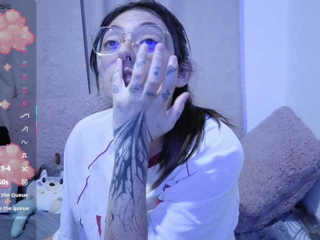 Lesliee22 live cam on BongaCams