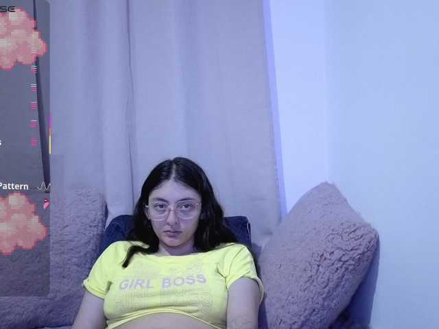 Lesliee22 live cam on BongaCams