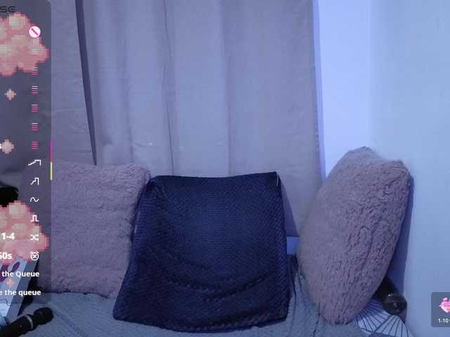 Lesliee22 live cam on BongaCams