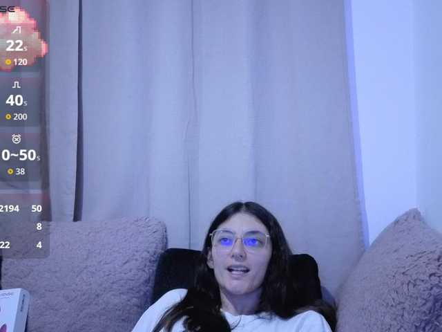 Lesliee22 live cam on BongaCams
