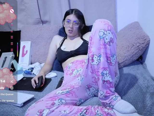 Lesliee22 live cam on BongaCams