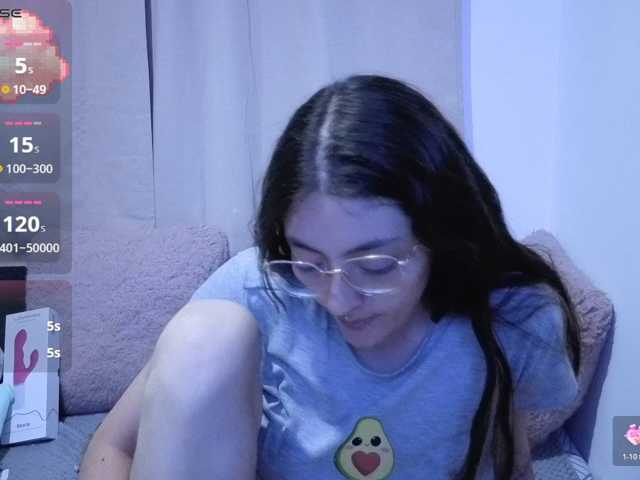 Lesliee22, en directo ahora en BongaCams