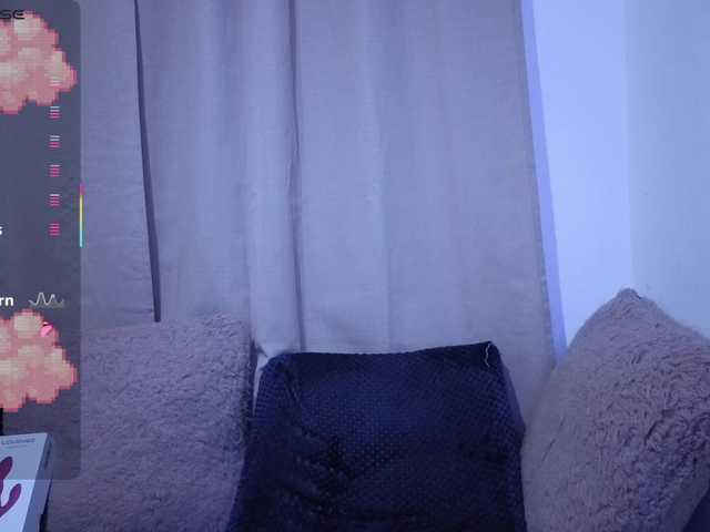 Lesliee22 live cam on BongaCams