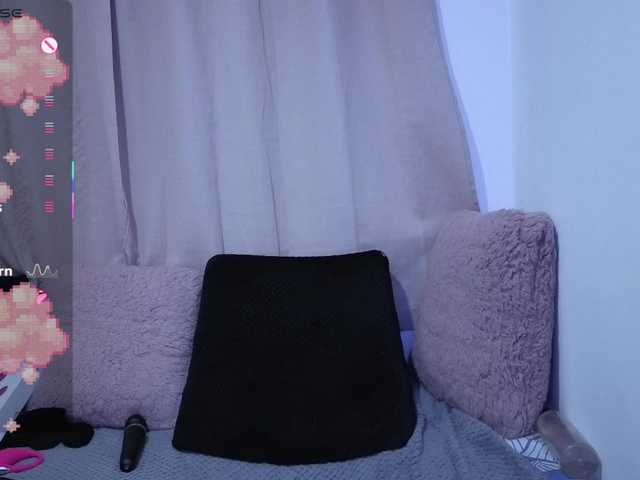 Lesliee22 live cam on BongaCams