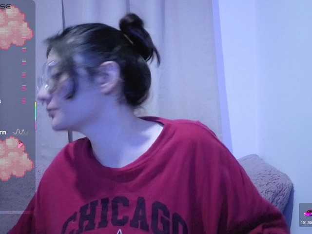 Lesliee22 live cam on BongaCams