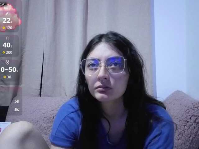 Lesliee22 live cam on BongaCams