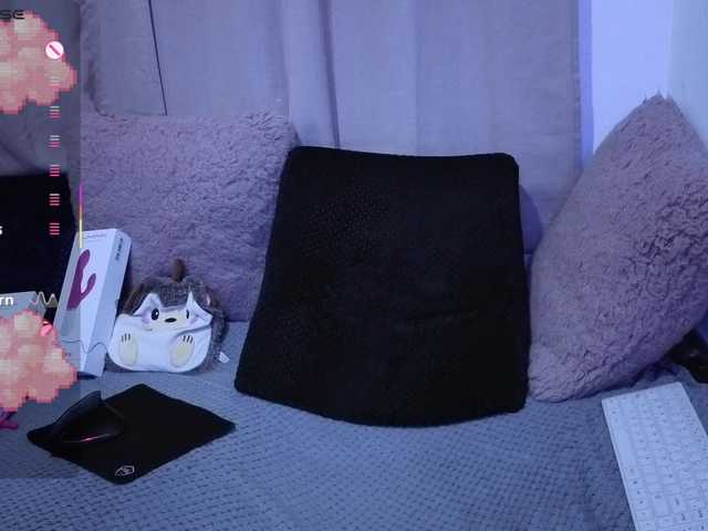 Lesliee22 live cam on BongaCams