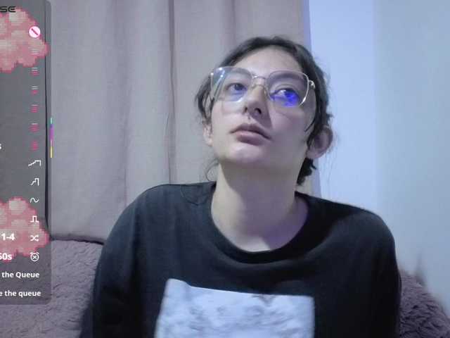 Lesliee22 live cam on BongaCams