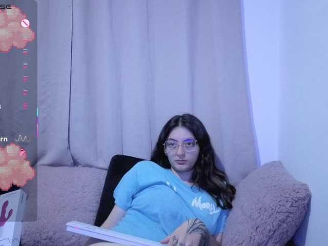 Lesliee22 live cam on BongaCams