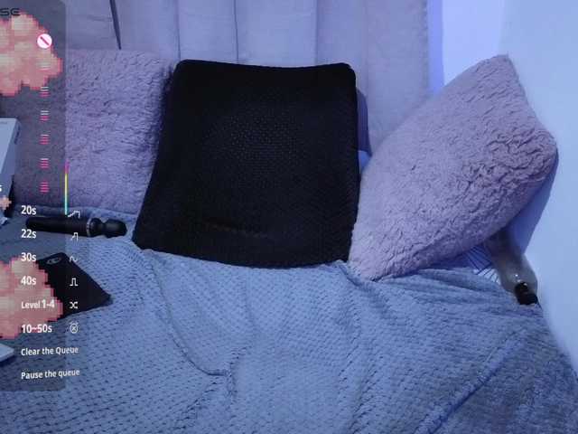 Lesliee22 live cam on BongaCams