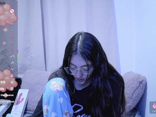 Lesliee22 live cam on BongaCams