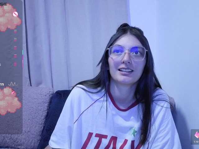 Lesliee22 live cam on BongaCams