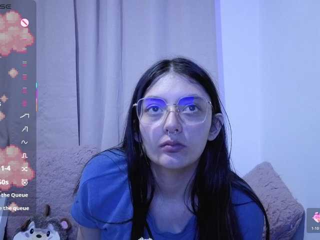 Lesliee22 live cam on BongaCams