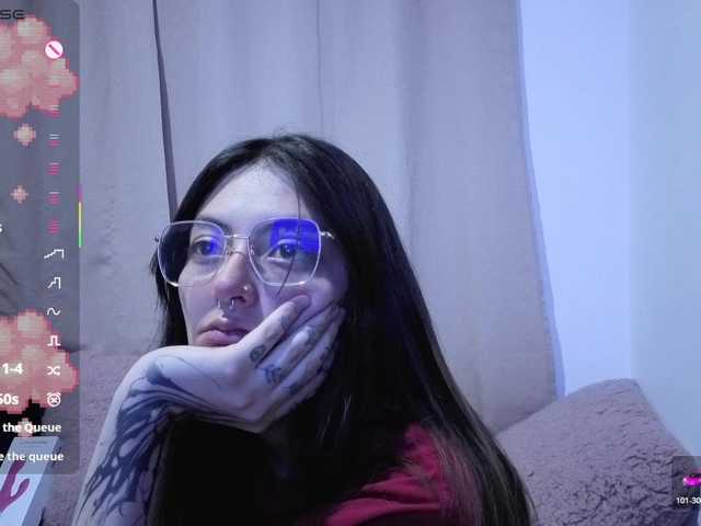 Lesliee22 live cam on BongaCams