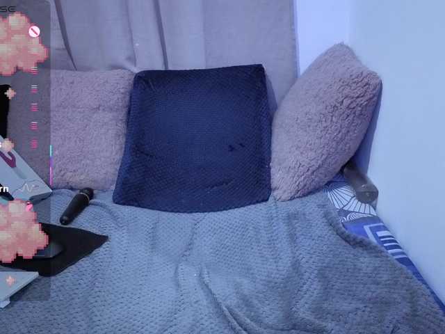 Lesliee22 live cam on BongaCams