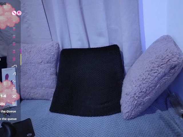 Lesliee22 live cam on BongaCams