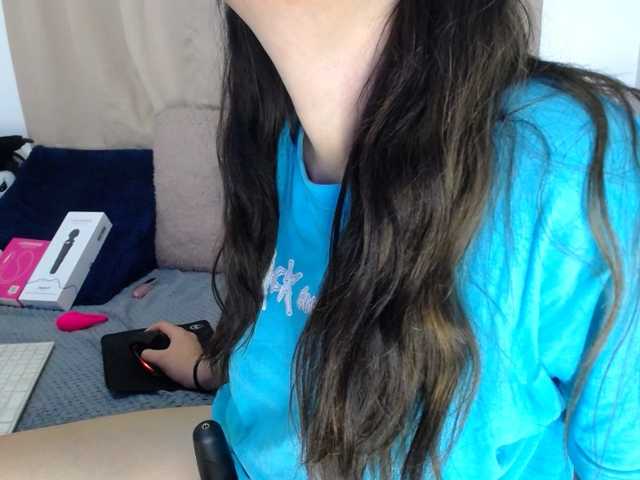 Lesliee22's BongaCams show and profile