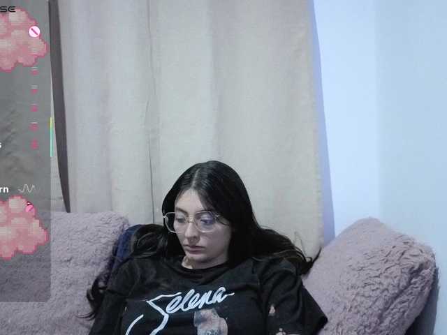 Lesliee22 live cam on BongaCams
