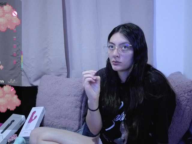 Lesliee22 live cam on BongaCams