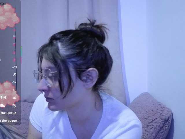 Lesliee22 live cam on BongaCams