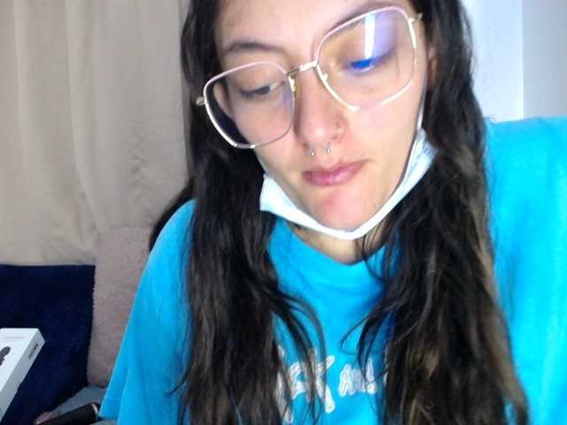 Lesliee22's BongaCams show and profile