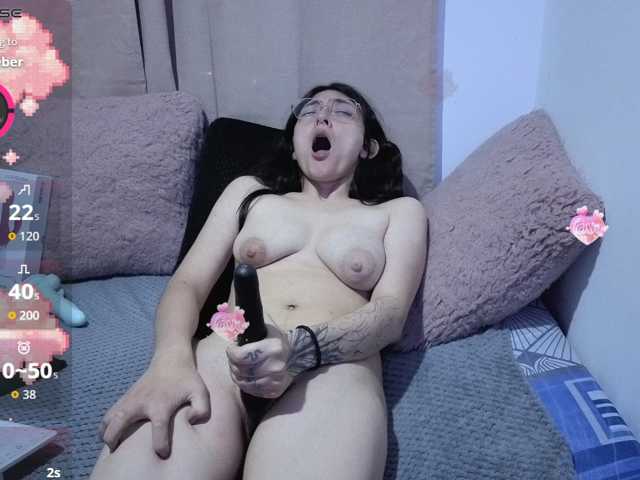 Lesliee22 live cam preview
