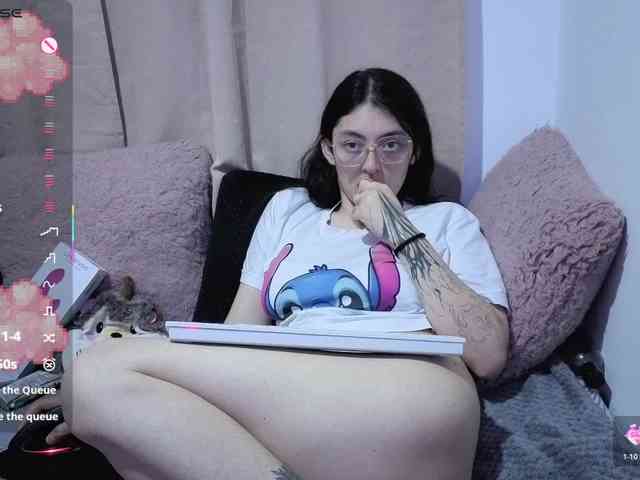 Lesliee22 webcam