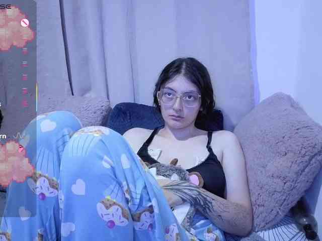 Lesliee22 webcam