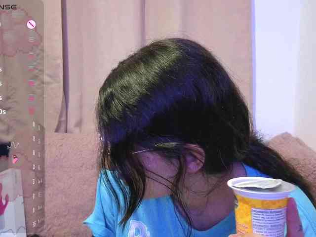 Lesliee22 webcam