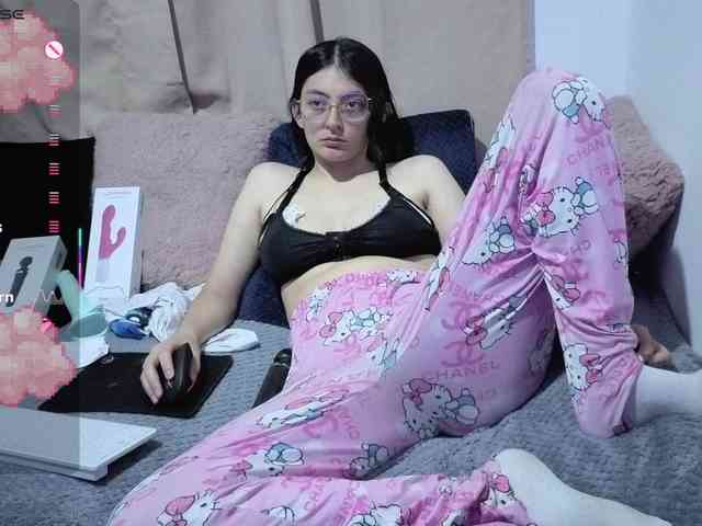 Lesliee22 webcam