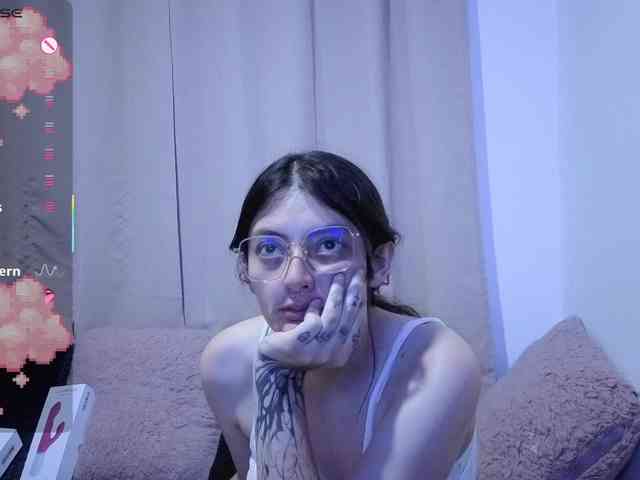 Lesliee22 webcam