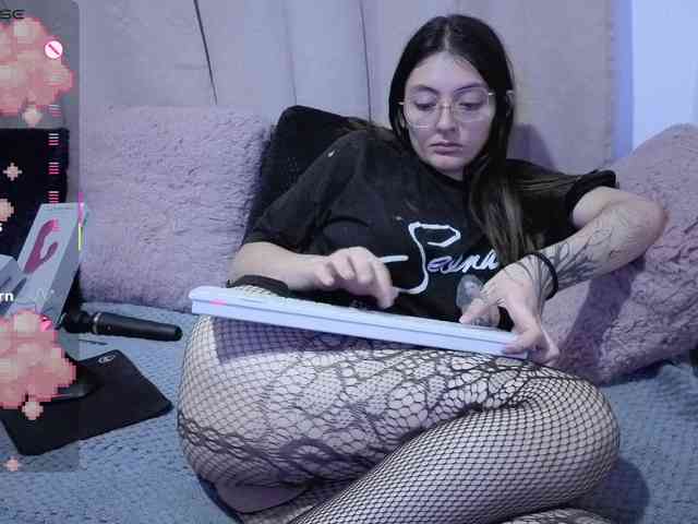 Lesliee22 webcam