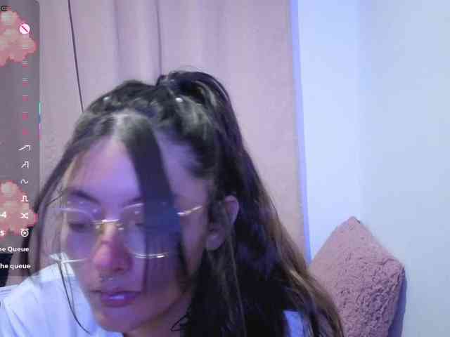 Lesliee22 webcam