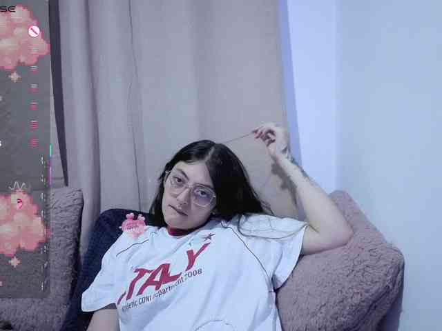 Lesliee22 webcam