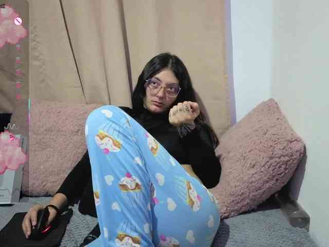 Lesliee22 webcam
