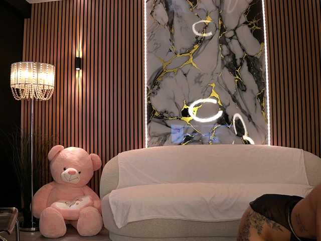 anneswhite's BongaCams show and profile