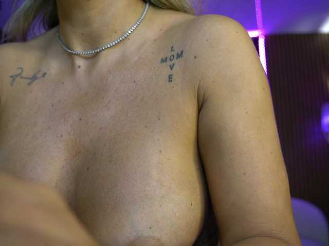 anneswhite live cam on BongaCams