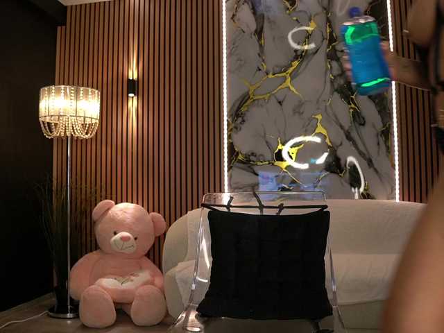 anneswhite's BongaCams show and profile