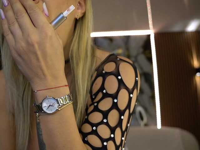 anneswhite's BongaCams show and profile