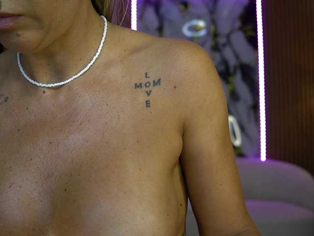 anneswhite live cam on BongaCams
