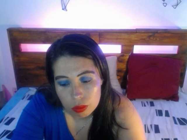 le modèle NikkiMilky est en webcam porno dans un show sur le site bongacams, il possède les tags suivants: Latino/Hispanic,Brunette,Trimmed