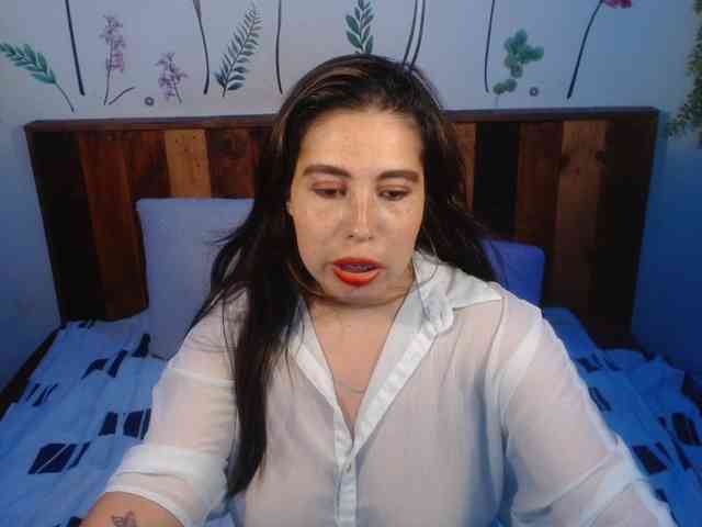 NikkiMilky webcam